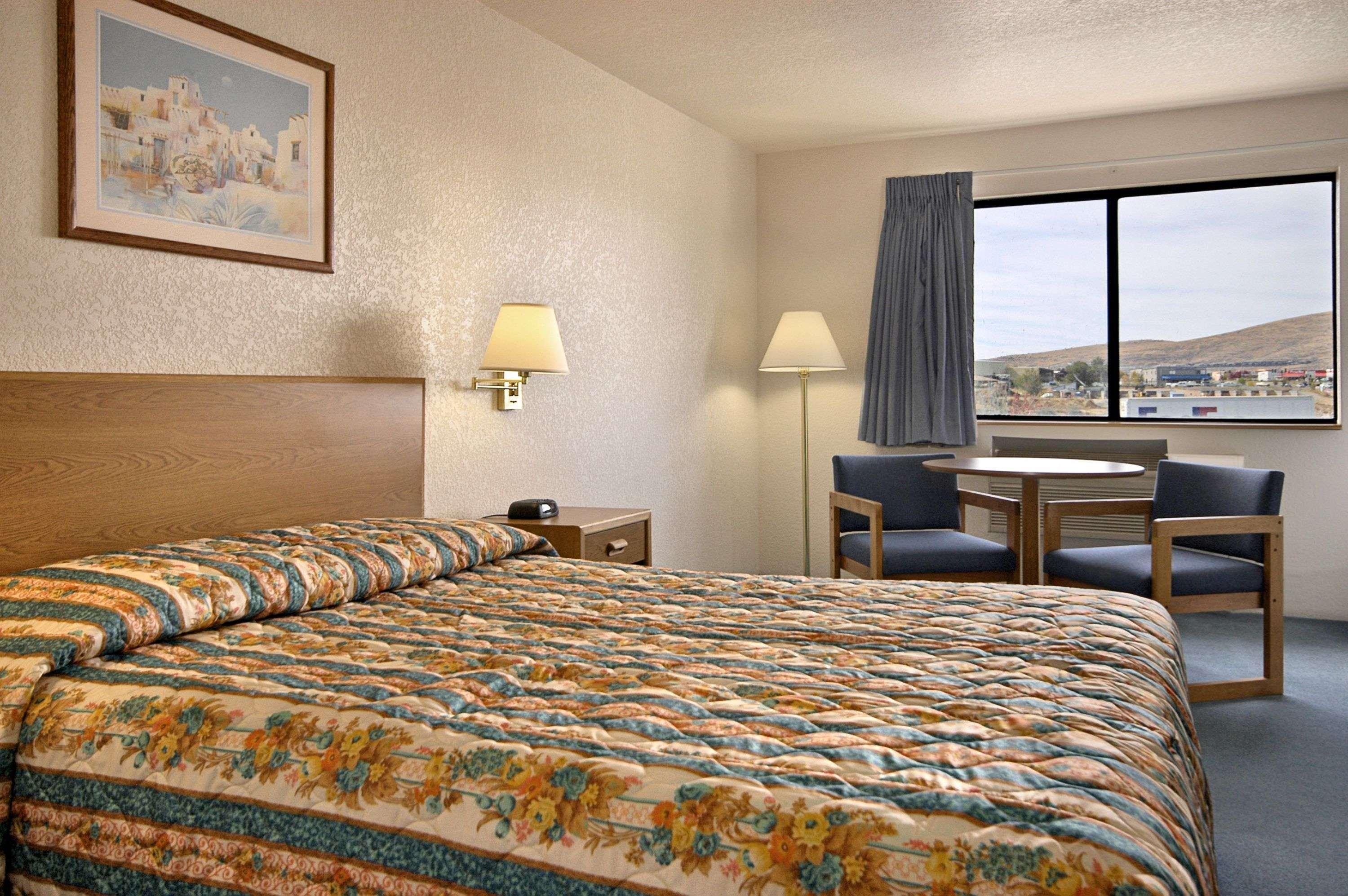 Hotel Clarion Pointe 2*