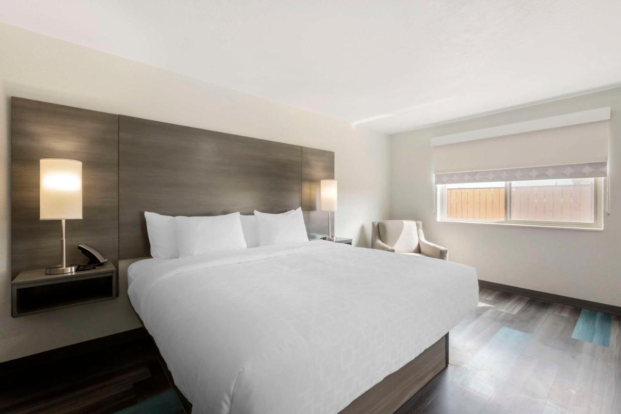 Hotel Clarion Pointe