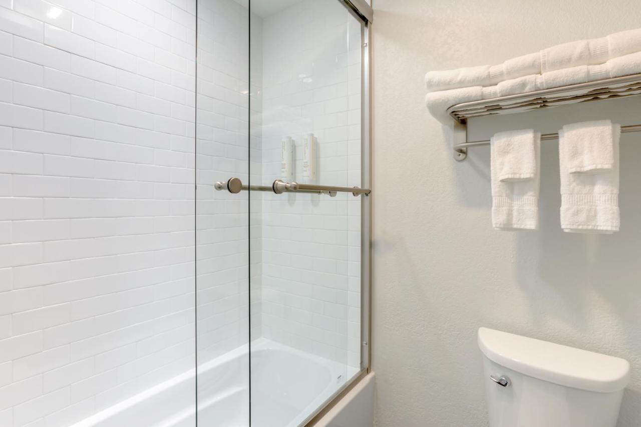 Hotel Clarion Pointe