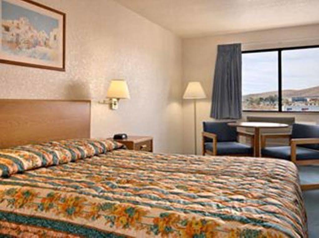 Clarion Pointe Hotel 2*